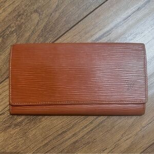 AUTHENTIC Louis Vuitton checkbook cover. Monogram pattern.